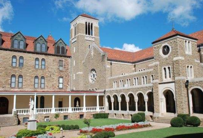 美弗留学：美国留学十大热门专业留学费用一览